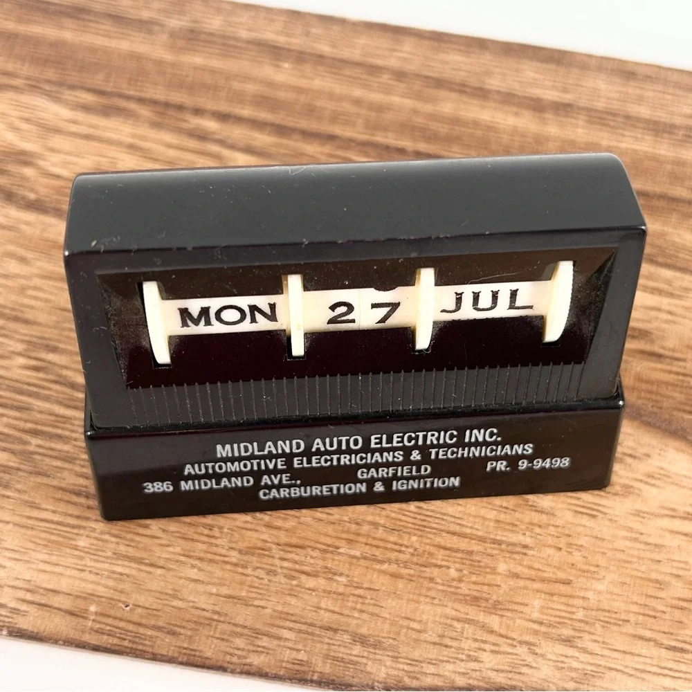Vintage Plastic Midland Auto Electric Perpetual Desk Calendar